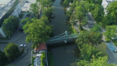 Güzel Köprü Nehri Opole Hava Manzarası Polonya. Yüksek kalite 4k görüntü