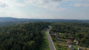 Güzel Peyzaj Yolu Dağları Lesko Hava Manzarası Polonya. Yüksek kalite 4k görüntü