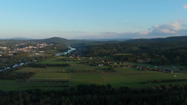 Indah Pegunungan Sungai Landscape Lesko Pemandangan Udara Polandia Rekaman Berkualitas — Stok Video