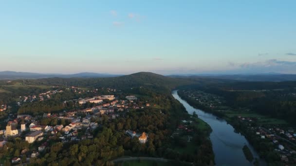 Beau Paysage Rivière Montagnes Lesko Vue Aérienne Pologne Images Haute — Video