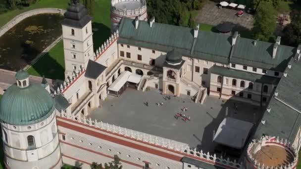 Krásný Hrad Nádvoří Krasiczyn Aerial View Polsko Vysoce Kvalitní Záběry — Stock video
