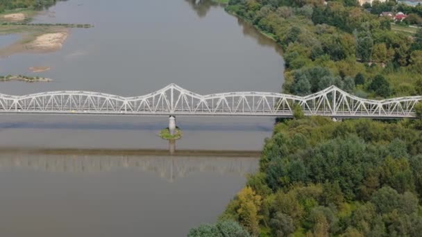 Vackra Landskapsbron Floden Vistula Pulawy Antenn View Poland Högkvalitativ Film — Stockvideo