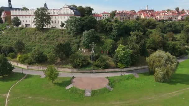 Landschaft Johannes Paul Denkmal Sandomierz Luftaufnahme Polen Hochwertiges Filmmaterial — Stockvideo