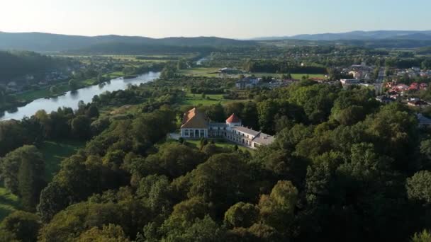Beau Paysage Château Rivière Montagnes Lesko Vue Aérienne Pologne Images — Video