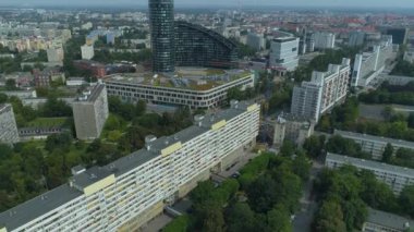 Güzel Gökdelenler Gökyüzü Kulesi Wroclaw Hava Görüntüsü Polonya. Yüksek kalite 4k görüntü