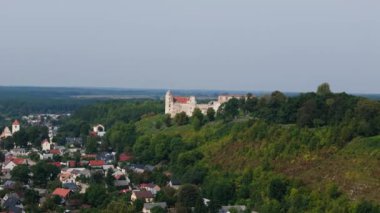 Güzel manzara Castle Hill Janowiec Hava Manzarası Polonya. Yüksek kalite 4k görüntü
