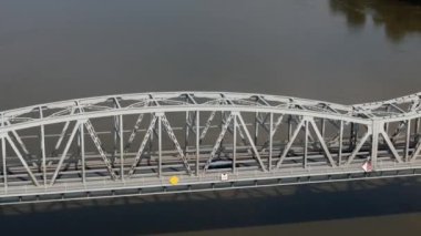 Güzel Peyzaj Köprüsü Vistula Pulawy Hava Görüntüsü Polonya. Yüksek kalite 4k görüntü