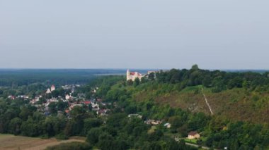 Güzel Peyzaj Şatosu Janowiec Hava Görüntüsü Polonya. Yüksek kalite 4k görüntü