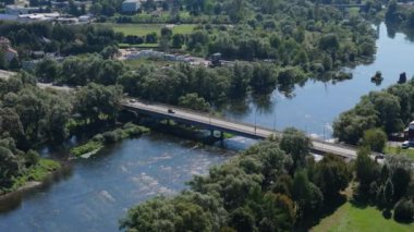 Güzel Nehir San Köprüsü Sanok Hava Manzarası Polonya. Yüksek kalite 4k görüntü