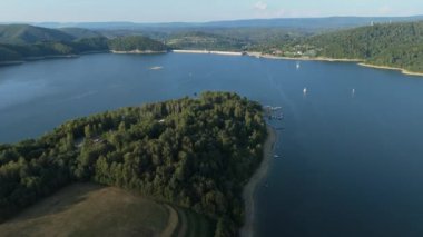 Güzel Manzara Burnu Polanczyk Gölü Solina Bieszczady Hava Görüntüsü Polonya. Yüksek kalite 4k görüntü