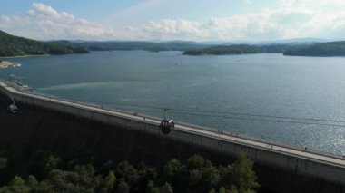 Peyzaj Gondola Gölü Baraj Gölü Solina Bieszczady Hava Görüntüsü Polonya. Yüksek kalite 4k görüntü