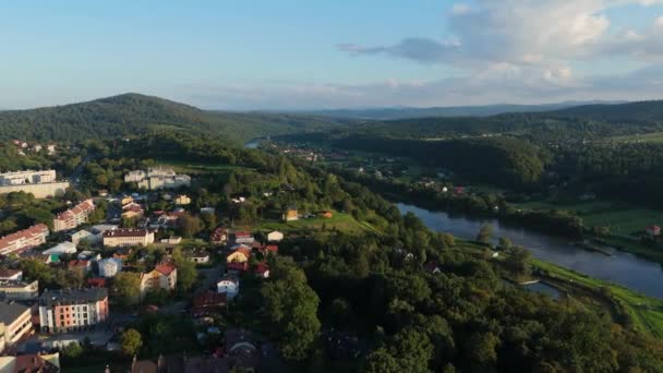 Hermosas Montañas Del Río Paisaje Lesko Vista Aérea Polonia Imágenes — Vídeo de stock