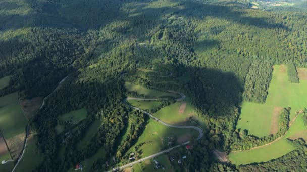 Όμορφη Serpentine Road Mountain Bieszczady Sanok Aerial View Πολωνία Υψηλής — Αρχείο Βίντεο