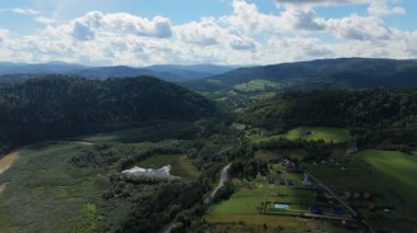 Güzel Manzara Göl Dağları Bieszczady Wolkowyja Hava Görüntüsü Polonya. Yüksek kalite 4k görüntü