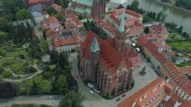 Güzel Katedral Ostrow Tumski Wroclaw Hava Manzaralı Polonya. Yüksek kalite 4k görüntü