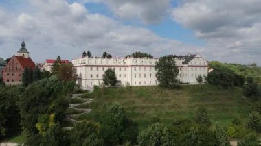 Güzel Peyzaj Okulu Sandomierz Kasabası Hava Manzaralı Polonya. Yüksek kalite 4k görüntü