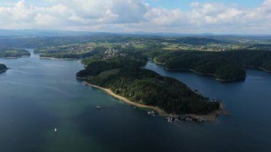 Güzel Peyzaj Gölü Solina Dağları Bieszczady Hava Görüntüsü Polonya. Yüksek kalite 4k görüntü