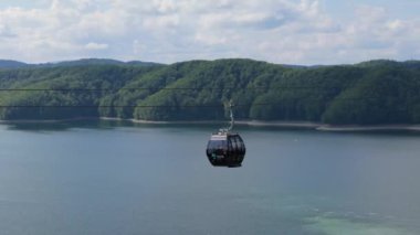 Güzel manzara Gondola Gölü Solina Dağları Bieszczady Hava Manzarası Polonya. Yüksek kalite 4k görüntü