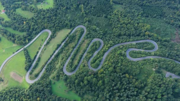 Krásná Serpentine Road Mountain Bieszczady Sanok Aerial View Polsko Vysoce — Stock video