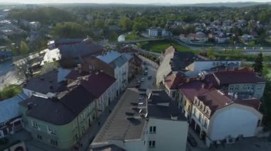 Güzel Street River Köprüsü Krosno Aerial View Polonya. Yüksek kalite 4k görüntü