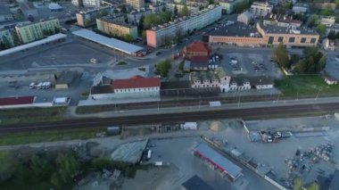 Güzel tren istasyonu Krosno Aerial View Poland. Yüksek kalite 4k görüntü