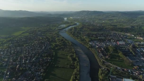 Kaunis Panorama River Mountains Nowy Sacz Aerial View Puola Laadukas — kuvapankkivideo