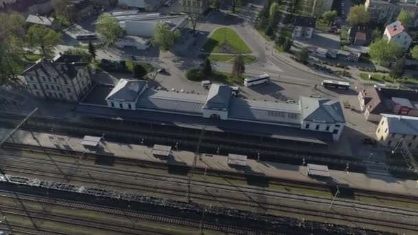 美しい鉄道駅 雪のサッツ空中ビューポーランド 高品質の4K映像 — ストック動画