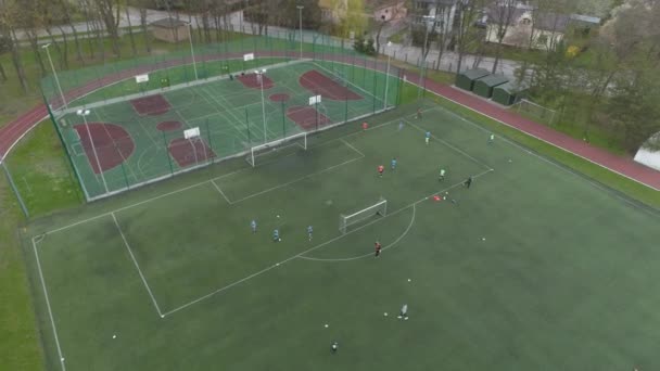 フットボール フィールド グリク ミエール エアリアルビュー ポーランド 高品質の4K映像 — ストック動画