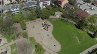 Güzel oyun parkı Jaslo Hava Manzarası Polonya. Yüksek kalite 4k görüntü