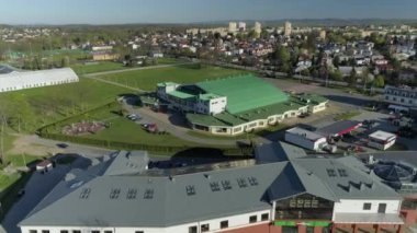 Güzel Oyun Sahası Spor Salonu Krosno Hava Manzarası Polonya. Yüksek kalite 4k görüntü
