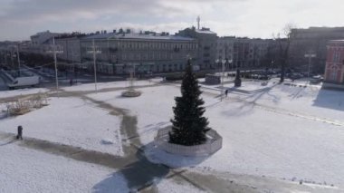 Şehir merkezindeki güzel Noel Ağacı Czestochowa Hava Manzarası Polonya. Yüksek kalite 4k görüntü