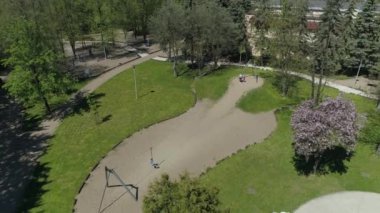 Güzel oyun parkı Jaslo Hava Manzarası Polonya. Yüksek kalite 4k görüntü