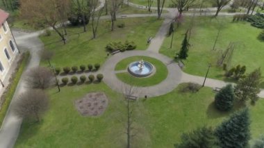 Müze Parkı Çeşmesi Dworek Mielec Hava Görüntüsü Polonya. Yüksek kalite 4k görüntü