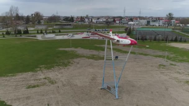 Iskra Plane Monument Mielec Aerial View Poland 高质量的4K镜头 — 图库视频影像
