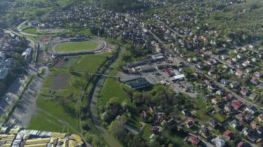Güzel Panorama Konut Stadyumu Krosno Hava Manzaralı Polonya. Yüksek kalite 4k görüntü