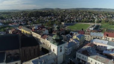 Panorama Kulesi Farna Müzesi El Sanatları Stadyumu Krosno Havacılık Görünümü Polonya. Yüksek kalite 4k görüntü