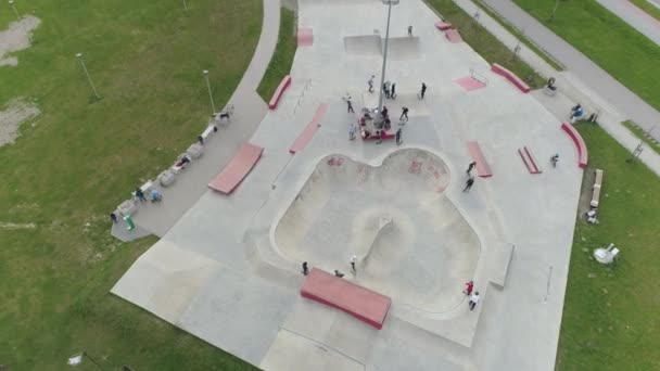 Hermoso Skatepark Mielec Vista Aérea Polonia Imágenes Alta Calidad — Vídeos de Stock