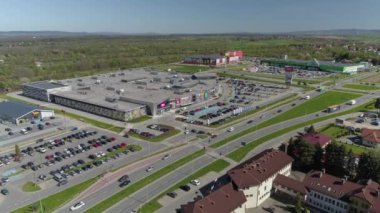 Güzel Panorama Alışveriş Merkezi Krosno Hava Manzarası Polonya. Yüksek kalite 4k görüntü