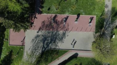 Güzel oyun parkı Krosno Havacılık Manzarası Polonya. Yüksek kalite 4k görüntü