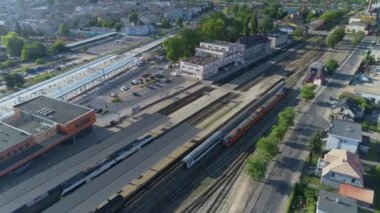 Tren İstasyonu Leszno Havayolları Polonya 'yı gösteriyor. Yüksek kalite 4k görüntü
