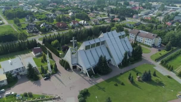 Schöne Kirche Dolnoslaskie Belchatow Luftaufnahme Polen Hochwertiges Filmmaterial — Stockvideo