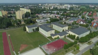 Güzel Okul Dolnoslaskie Belchatow Hava Manzaralı Polonya. Yüksek kalite 4k görüntü