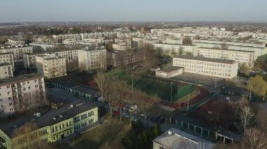 Güzel Okul Playfield Swidnik Hava Görüntüsü Polonya. Yüksek kalite 4k görüntü