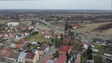 Güzel Kilise Pazarı Meydanı Rozwadow Stalowa Wola Hava Manzarası Polonya. Yüksek kalite 4k görüntü