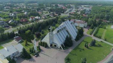 Güzel kilise Dolnoslaskie Belchatow Hava Manzarası Polonya. Yüksek kalite 4k görüntü