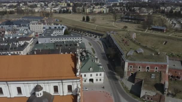 Prachtige Kerkmuren Oude Binnenstad Zamosc Uitzicht Vanuit Lucht Polen Hoge — Stockvideo