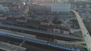 Güzel Tren İstasyonu Bielsko Biala Havadan Görünüm Polonya. Yüksek kalite 4k görüntü