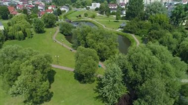 Güzel Pond Park Olszewskich Belchatow Hava Manzaralı Polonya. Yüksek kalite 4k görüntü