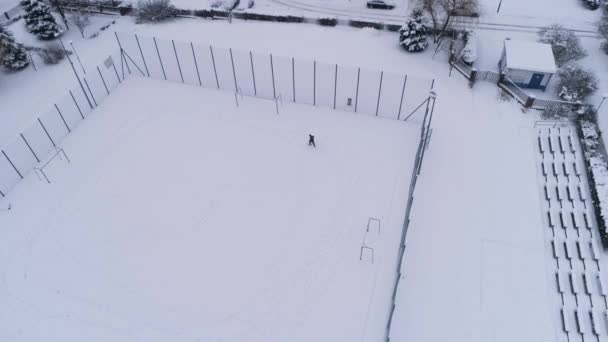 Schöne Fußballplatz Schnee Przytorze Belchatow Luftaufnahme Polen Hochwertiges Filmmaterial — Stockvideo
