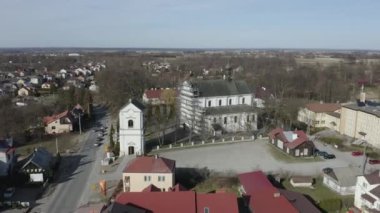Güzel Panorama Kilisesi Tarnogrod Hava Manzarası Polonya. Yüksek kalite 4k görüntü